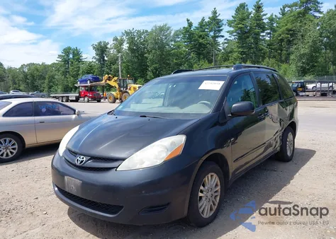 2010 Toyota Sienna Xle z USA, uszkodzony, nr VIN 5TDDK4CC5AS034121